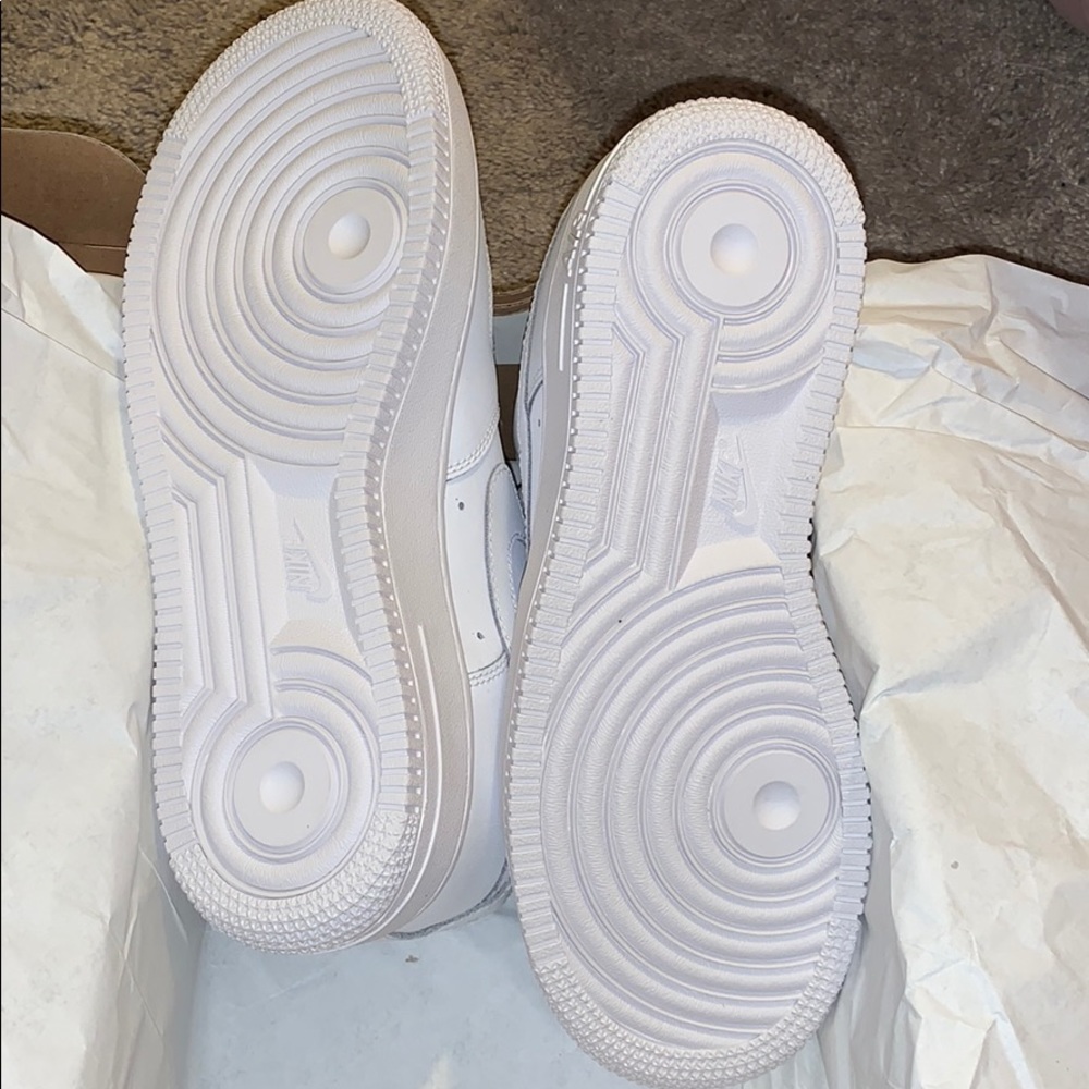 Air Forces - Picture 3 of 4